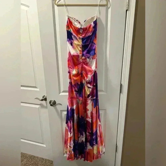 ⭐️ NEW CACHE STRAPLESS DRESS GOWN  SIZE 4 ⭐️ - Picture 2 of 8